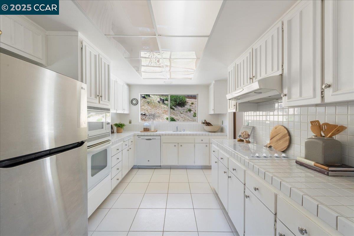 Detail Gallery Image 12 of 48 For 3900 Campolindo Dr, Moraga,  CA 94556 - 4 Beds | 2/1 Baths