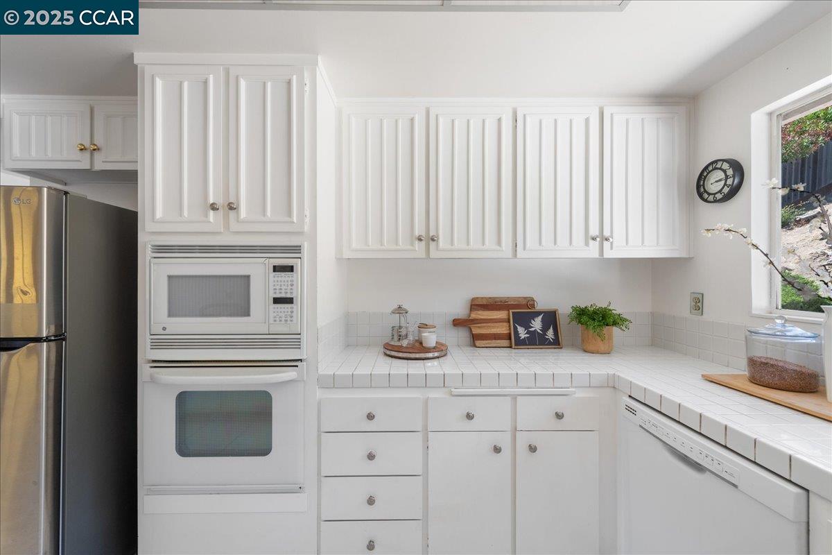 Detail Gallery Image 14 of 48 For 3900 Campolindo Dr, Moraga,  CA 94556 - 4 Beds | 2/1 Baths
