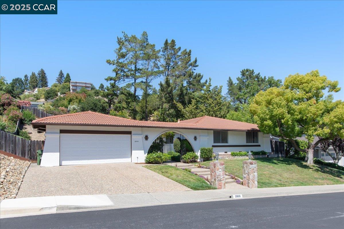 Detail Gallery Image 3 of 48 For 3900 Campolindo Dr, Moraga,  CA 94556 - 4 Beds | 2/1 Baths
