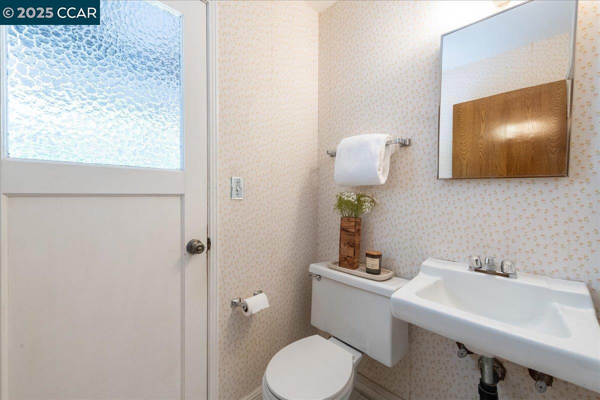 Detail Gallery Image 26 of 48 For 3900 Campolindo Dr, Moraga,  CA 94556 - 4 Beds | 2/1 Baths