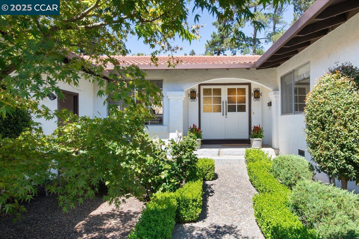 Detail Gallery Image 4 of 48 For 3900 Campolindo Dr, Moraga,  CA 94556 - 4 Beds | 2/1 Baths