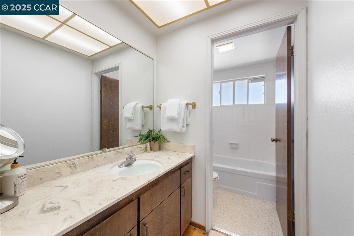 Detail Gallery Image 32 of 48 For 3900 Campolindo Dr, Moraga,  CA 94556 - 4 Beds | 2/1 Baths