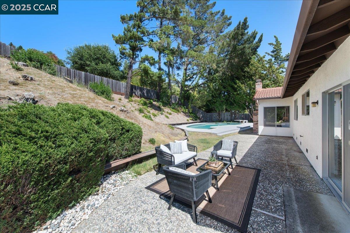 Detail Gallery Image 35 of 48 For 3900 Campolindo Dr, Moraga,  CA 94556 - 4 Beds | 2/1 Baths