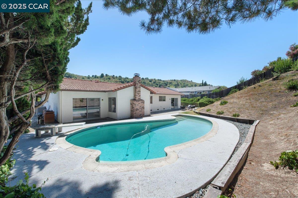 Detail Gallery Image 37 of 48 For 3900 Campolindo Dr, Moraga,  CA 94556 - 4 Beds | 2/1 Baths
