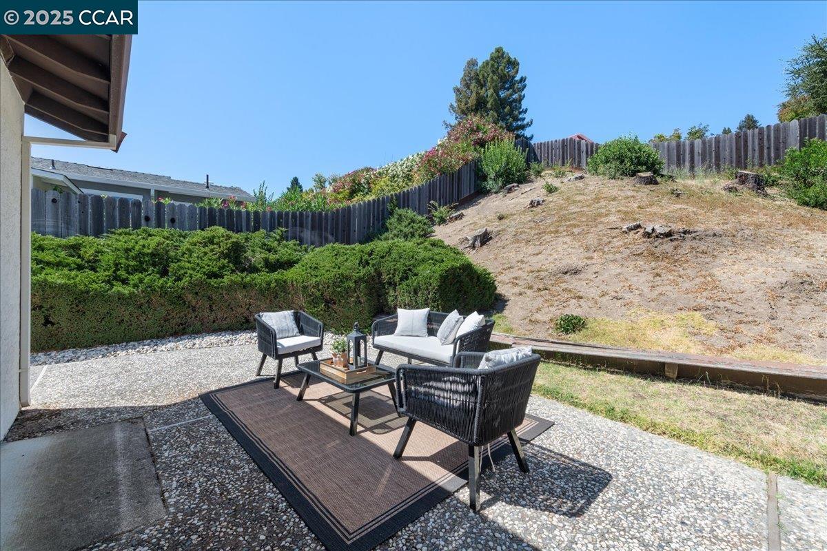 Detail Gallery Image 38 of 48 For 3900 Campolindo Dr, Moraga,  CA 94556 - 4 Beds | 2/1 Baths