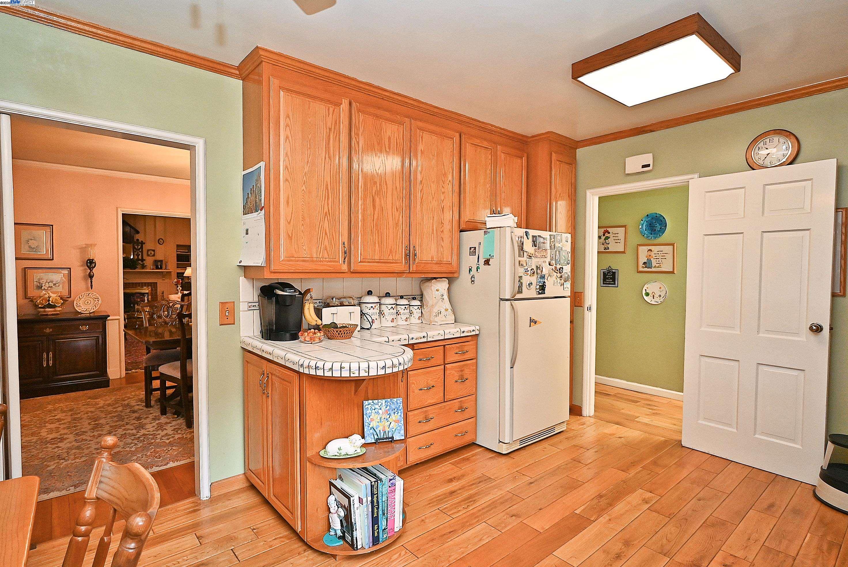 Detail Gallery Image 12 of 46 For 1380 E Juana Ave, San Leandro,  CA 94577 - 4 Beds | 3 Baths