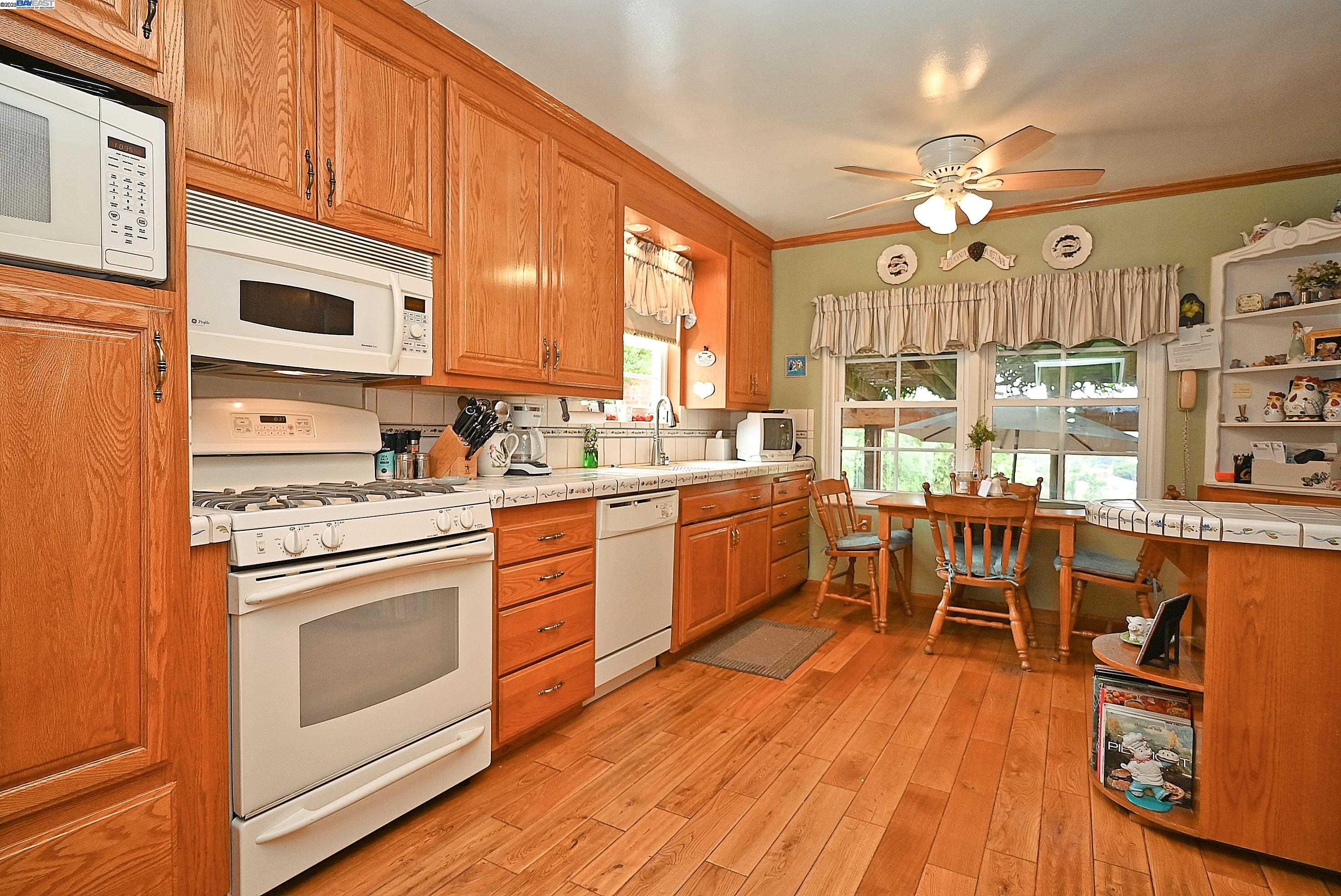 Detail Gallery Image 15 of 46 For 1380 E Juana Ave, San Leandro,  CA 94577 - 4 Beds | 3 Baths