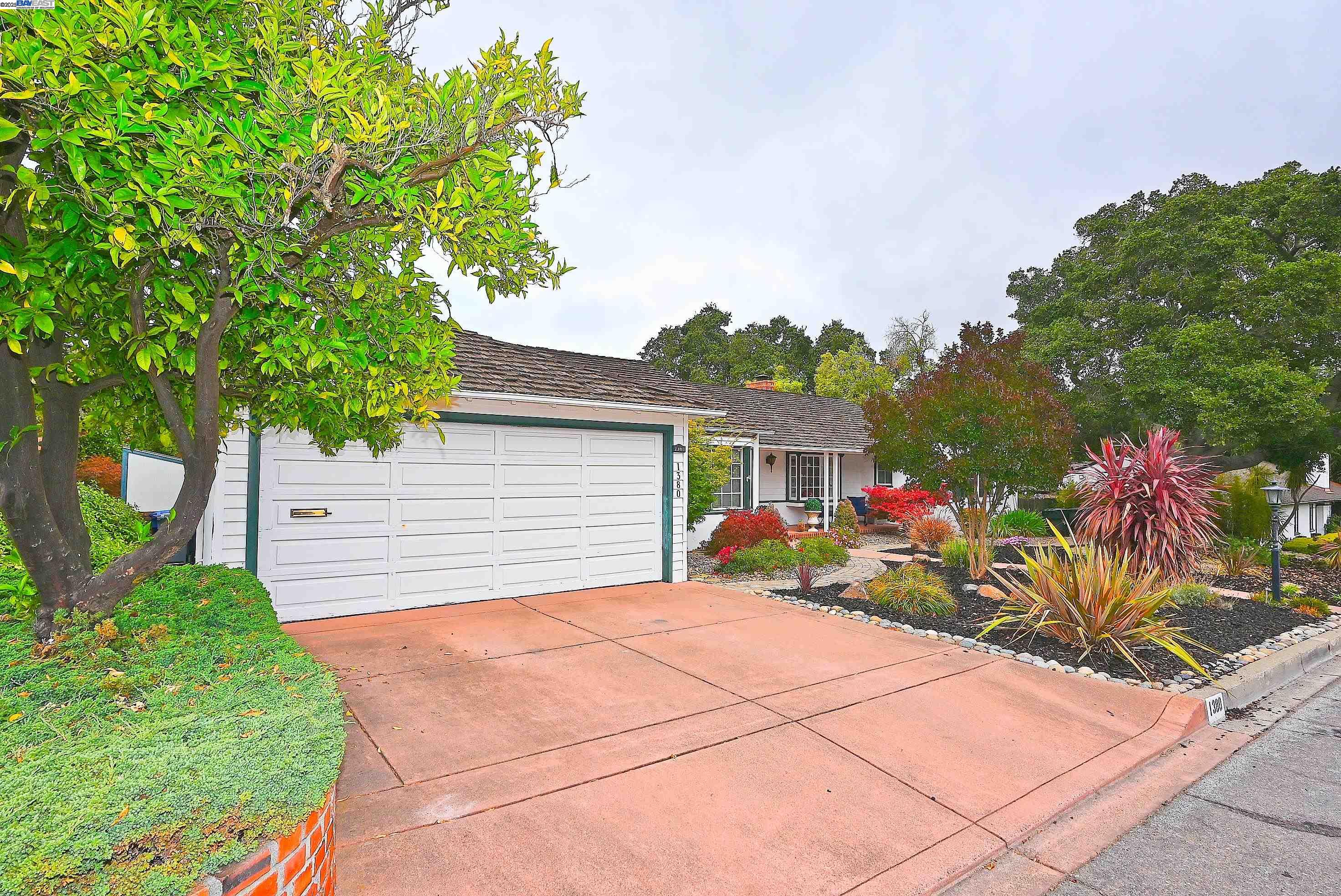 Detail Gallery Image 3 of 46 For 1380 E Juana Ave, San Leandro,  CA 94577 - 4 Beds | 3 Baths