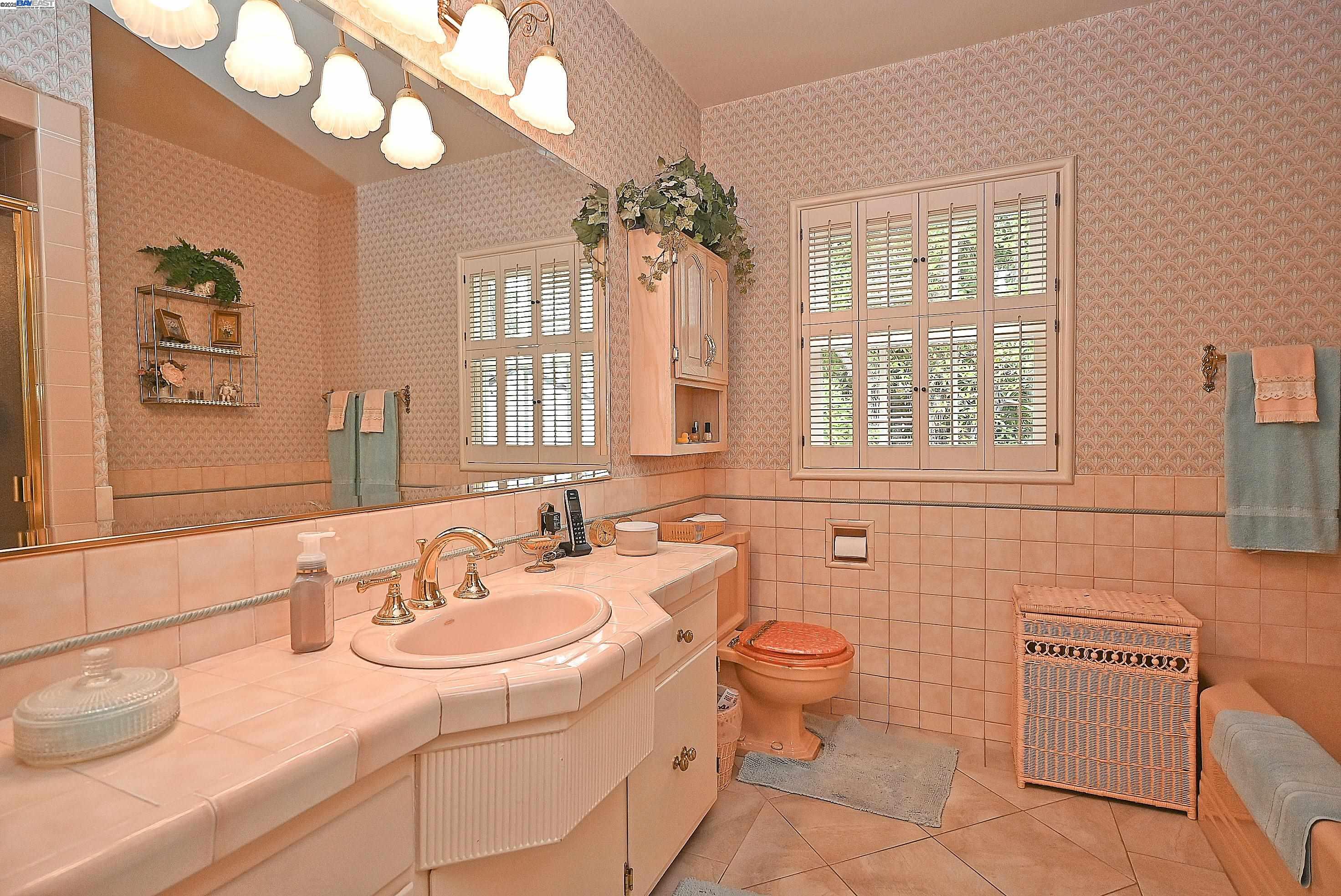 Detail Gallery Image 21 of 46 For 1380 E Juana Ave, San Leandro,  CA 94577 - 4 Beds | 3 Baths