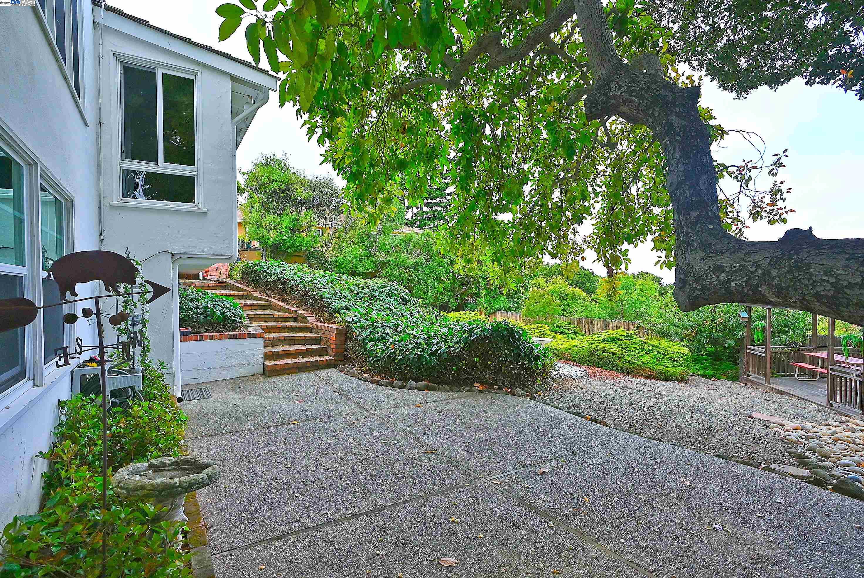 Detail Gallery Image 33 of 46 For 1380 E Juana Ave, San Leandro,  CA 94577 - 4 Beds | 3 Baths