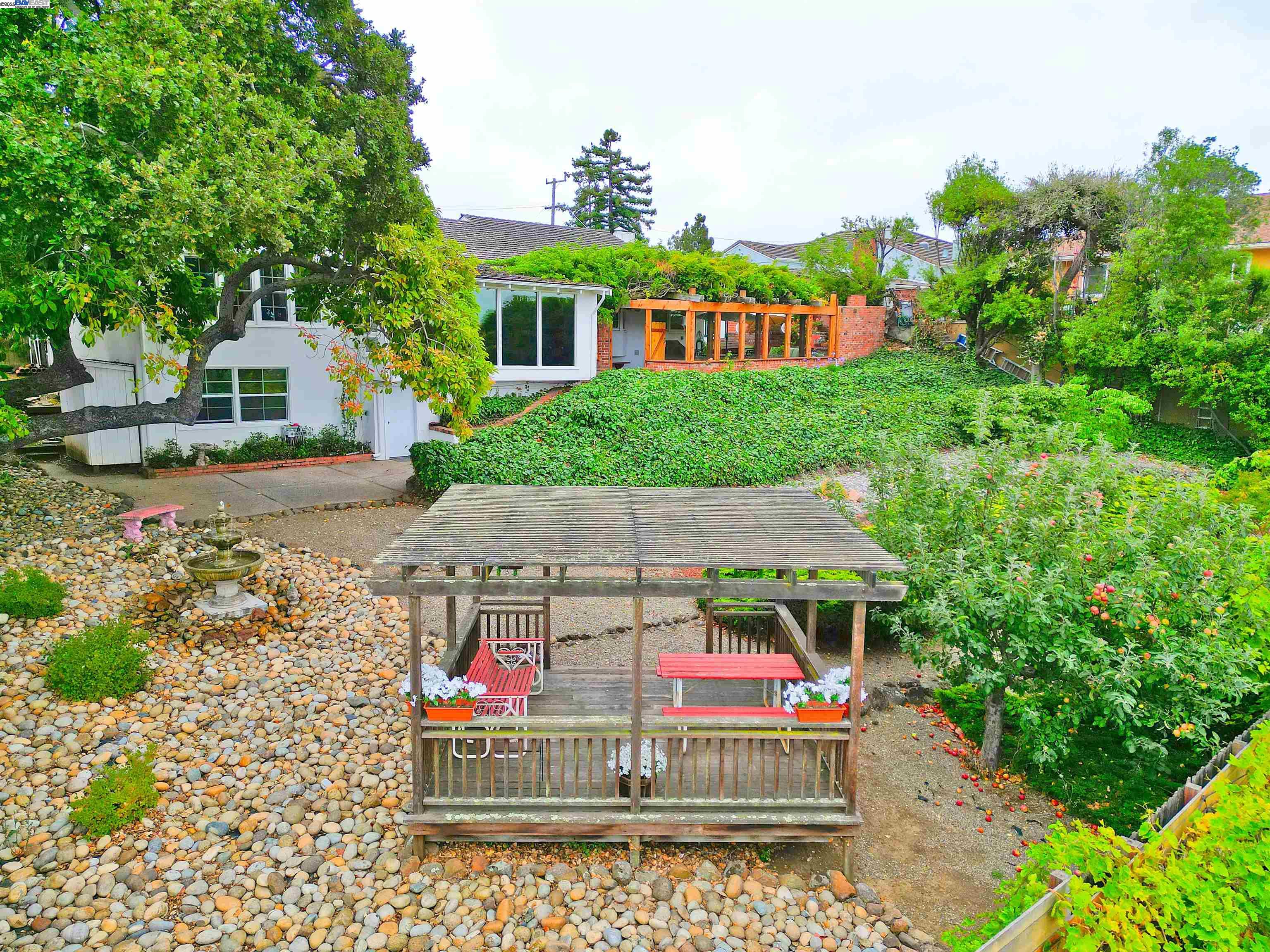 Detail Gallery Image 34 of 46 For 1380 E Juana Ave, San Leandro,  CA 94577 - 4 Beds | 3 Baths