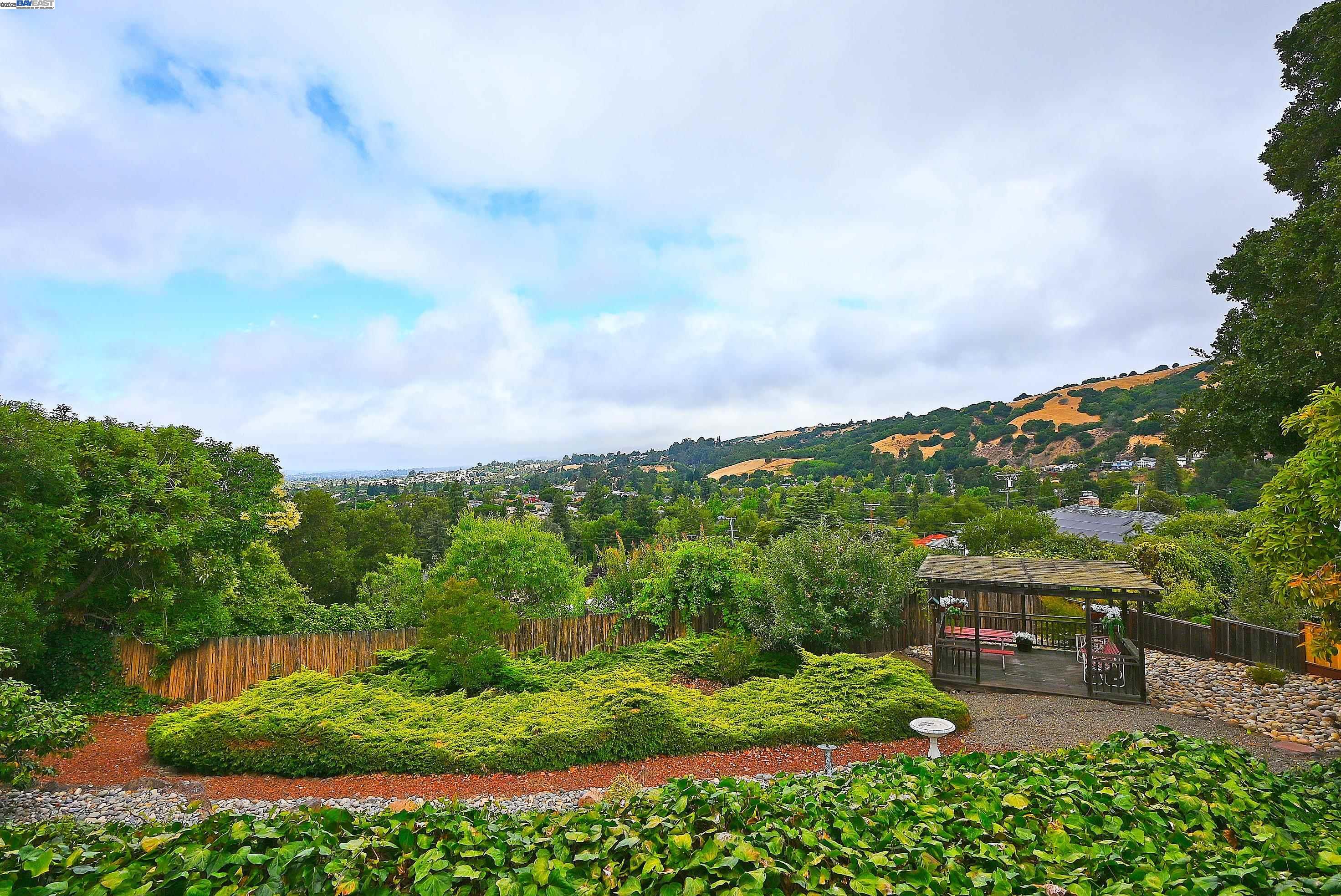 Detail Gallery Image 41 of 46 For 1380 E Juana Ave, San Leandro,  CA 94577 - 4 Beds | 3 Baths