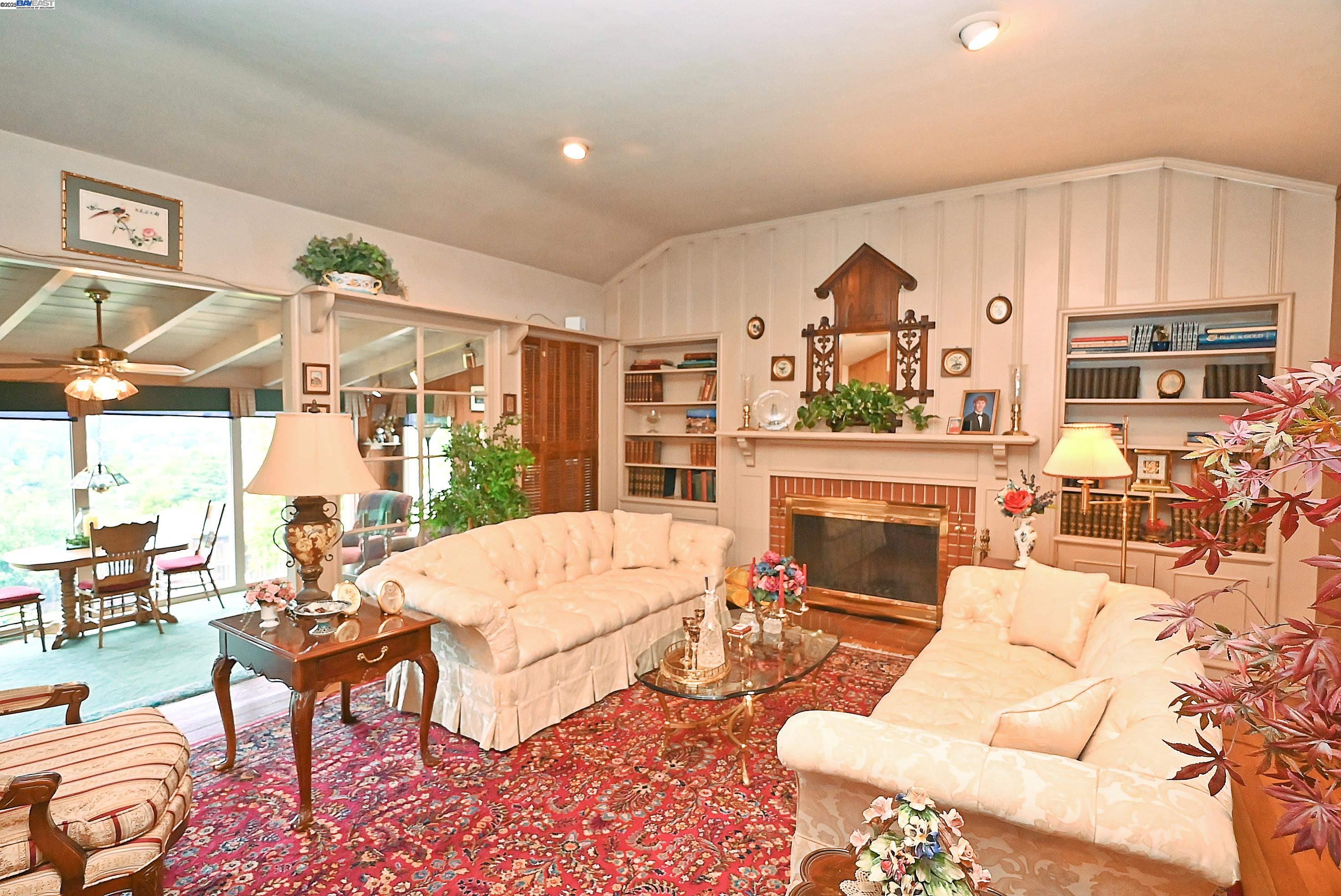 Detail Gallery Image 7 of 46 For 1380 E Juana Ave, San Leandro,  CA 94577 - 4 Beds | 3 Baths