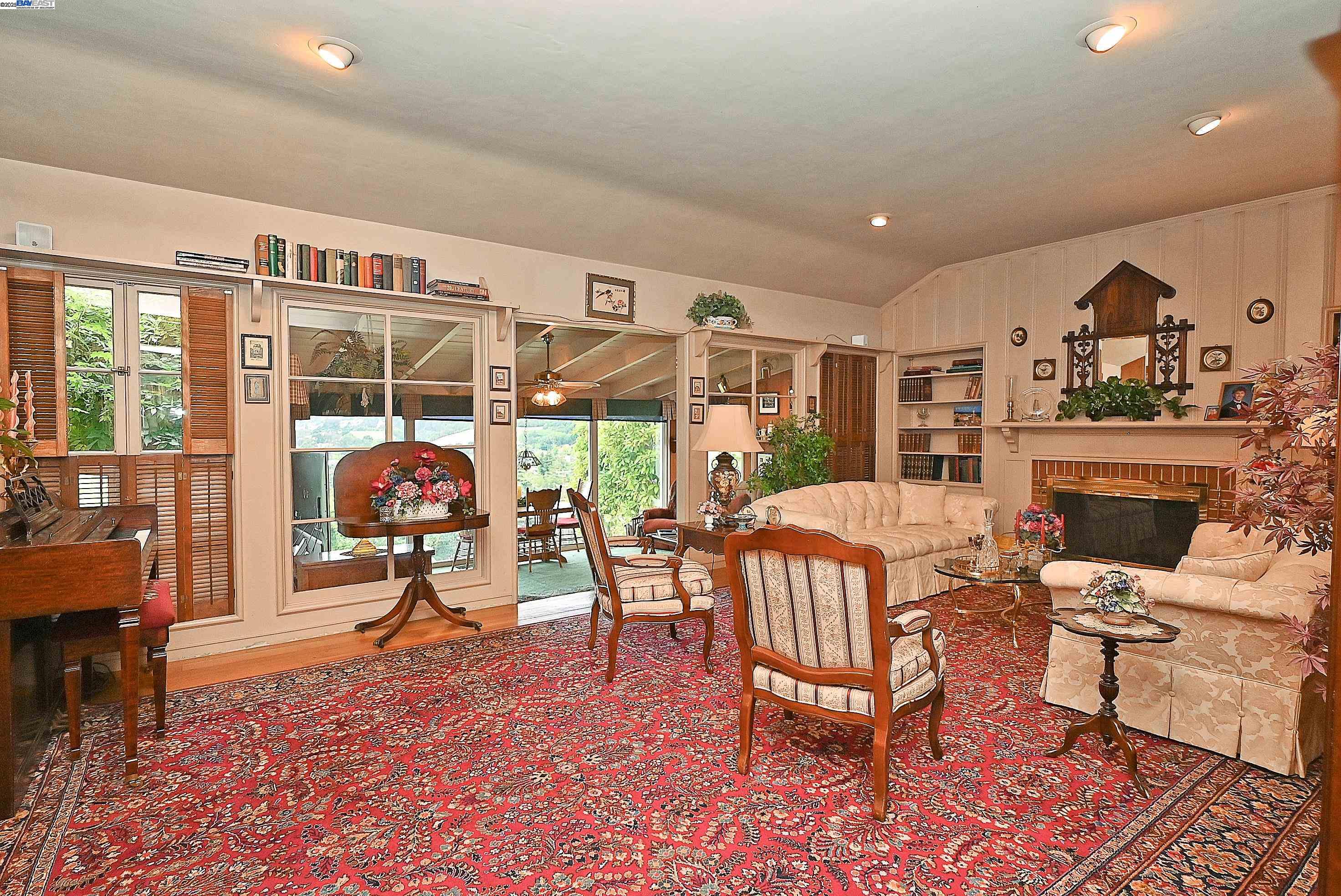 Detail Gallery Image 8 of 46 For 1380 E Juana Ave, San Leandro,  CA 94577 - 4 Beds | 3 Baths