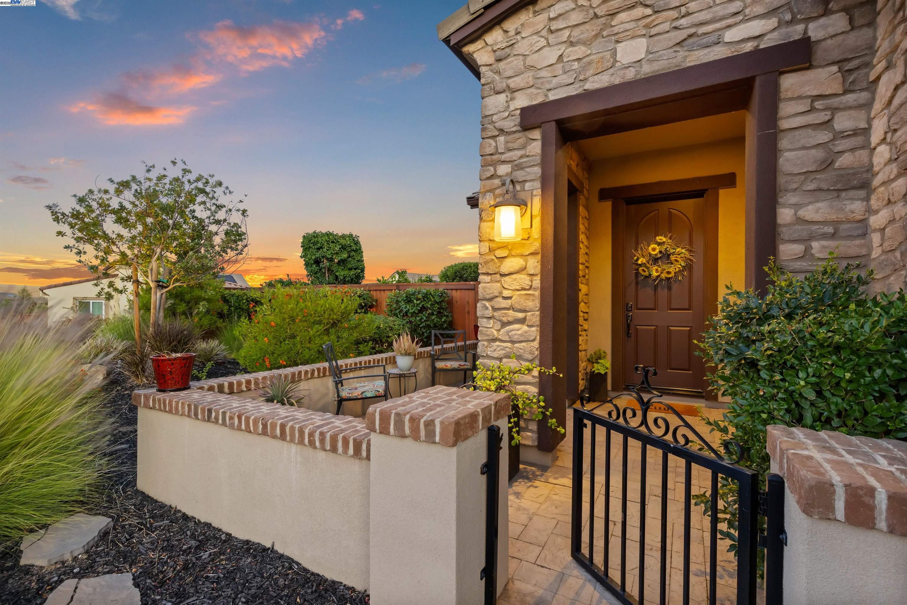 Detail Gallery Image 2 of 58 For 2100 Solera, Brentwood,  CA 94513 - 2 Beds | 2 Baths