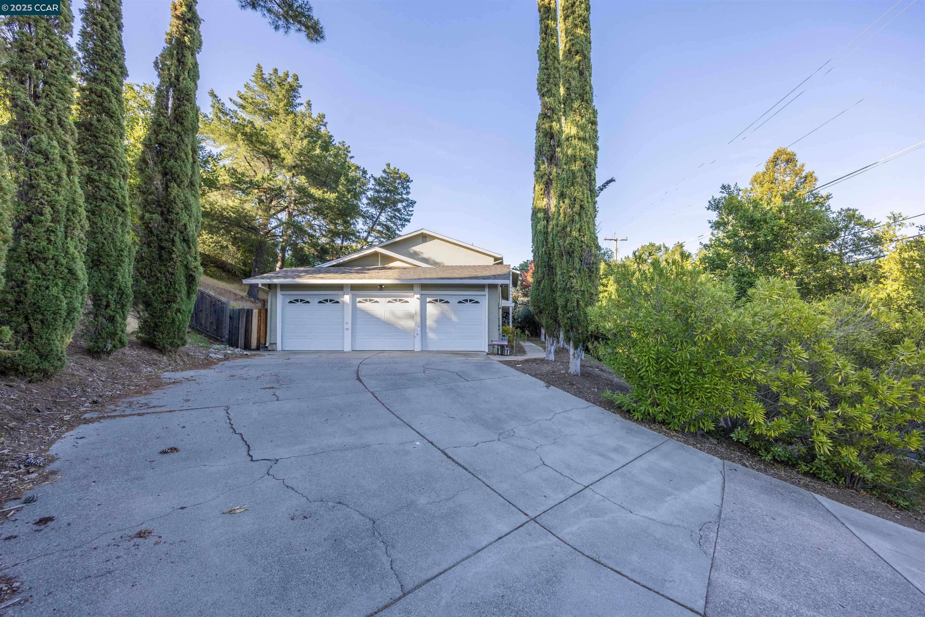 Detail Gallery Image 2 of 41 For 320 Miranda Ln, Alamo,  CA 94507 - 5 Beds | 3 Baths