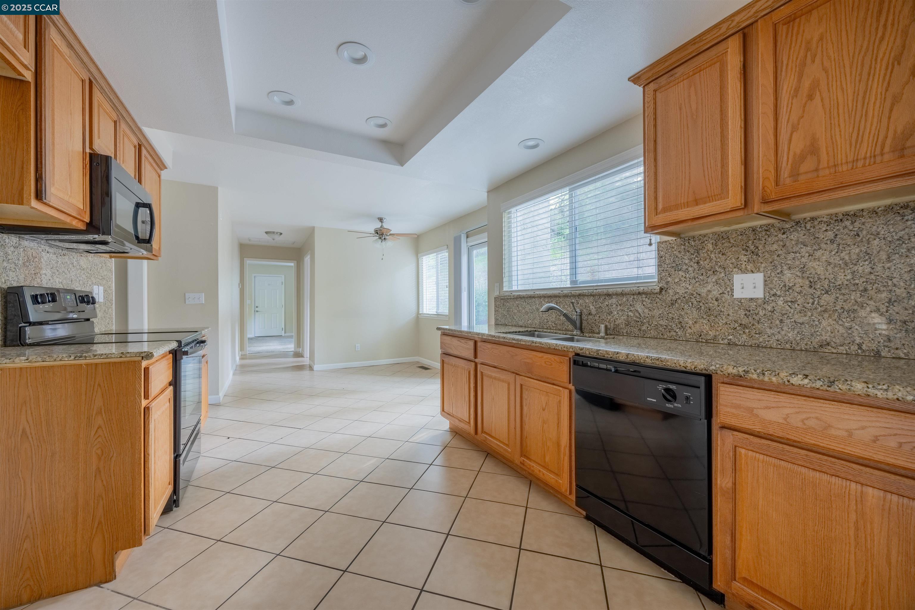 Detail Gallery Image 13 of 41 For 320 Miranda Ln, Alamo,  CA 94507 - 5 Beds | 3 Baths