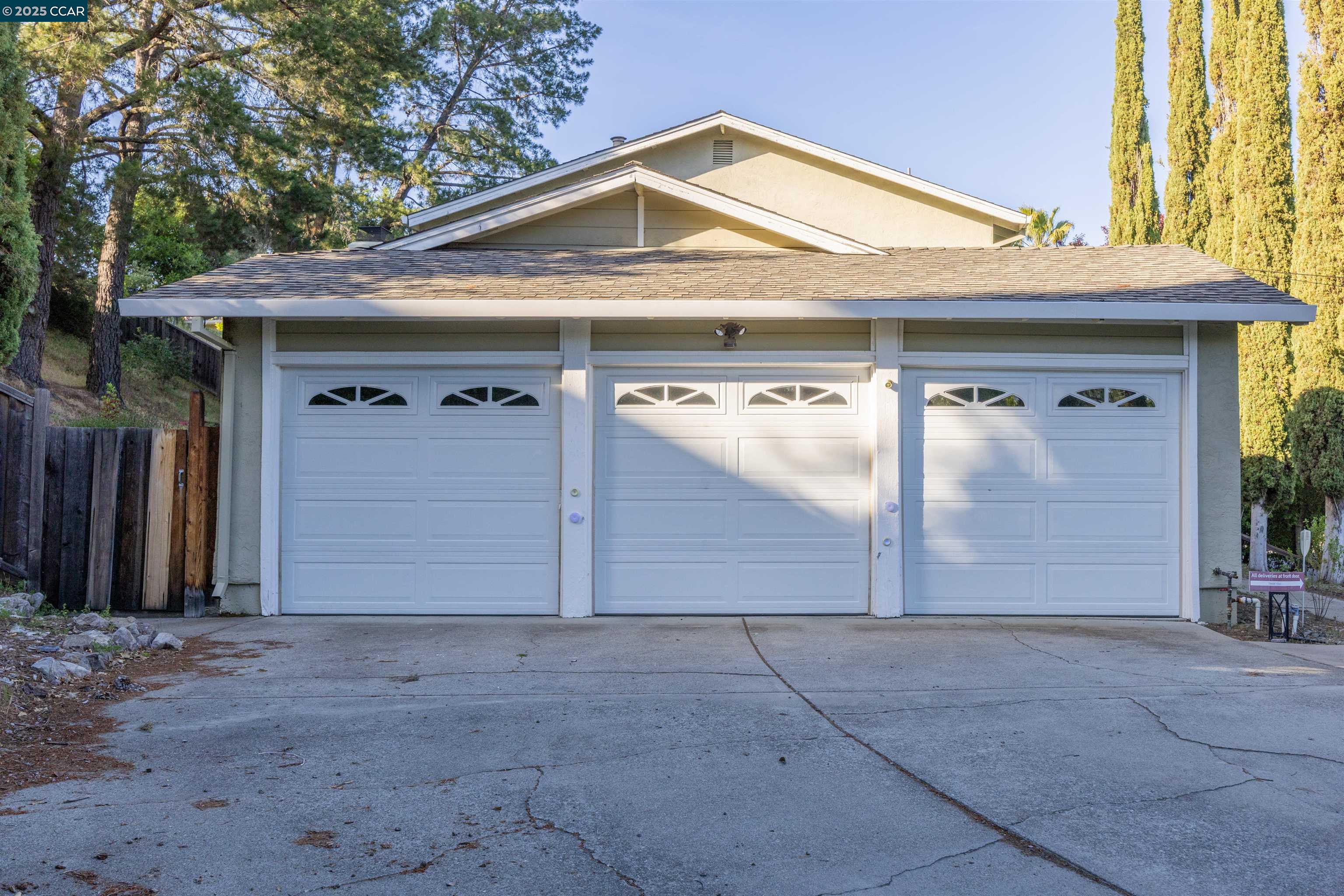Detail Gallery Image 3 of 41 For 320 Miranda Ln, Alamo,  CA 94507 - 5 Beds | 3 Baths