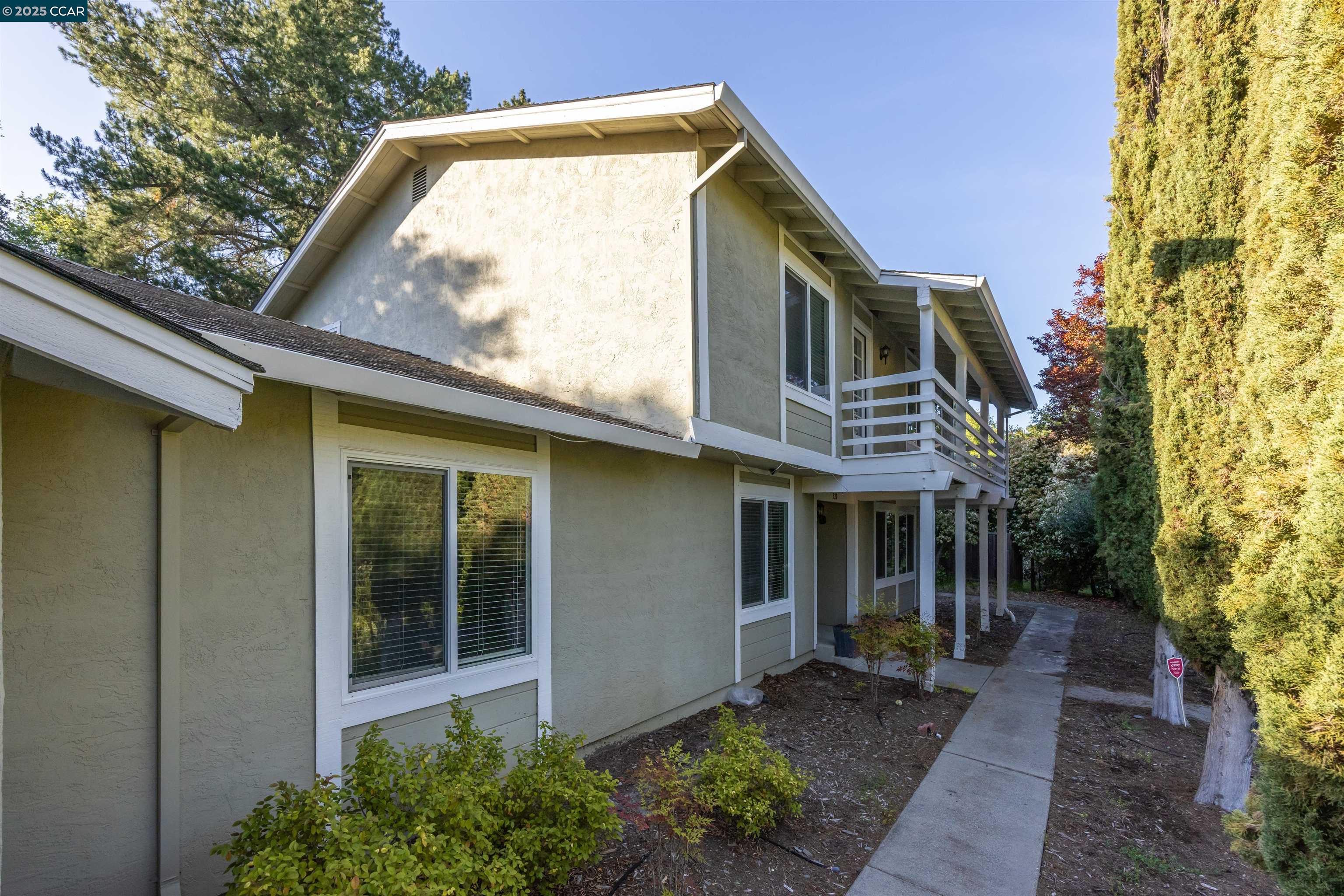 Detail Gallery Image 6 of 41 For 320 Miranda Ln, Alamo,  CA 94507 - 5 Beds | 3 Baths