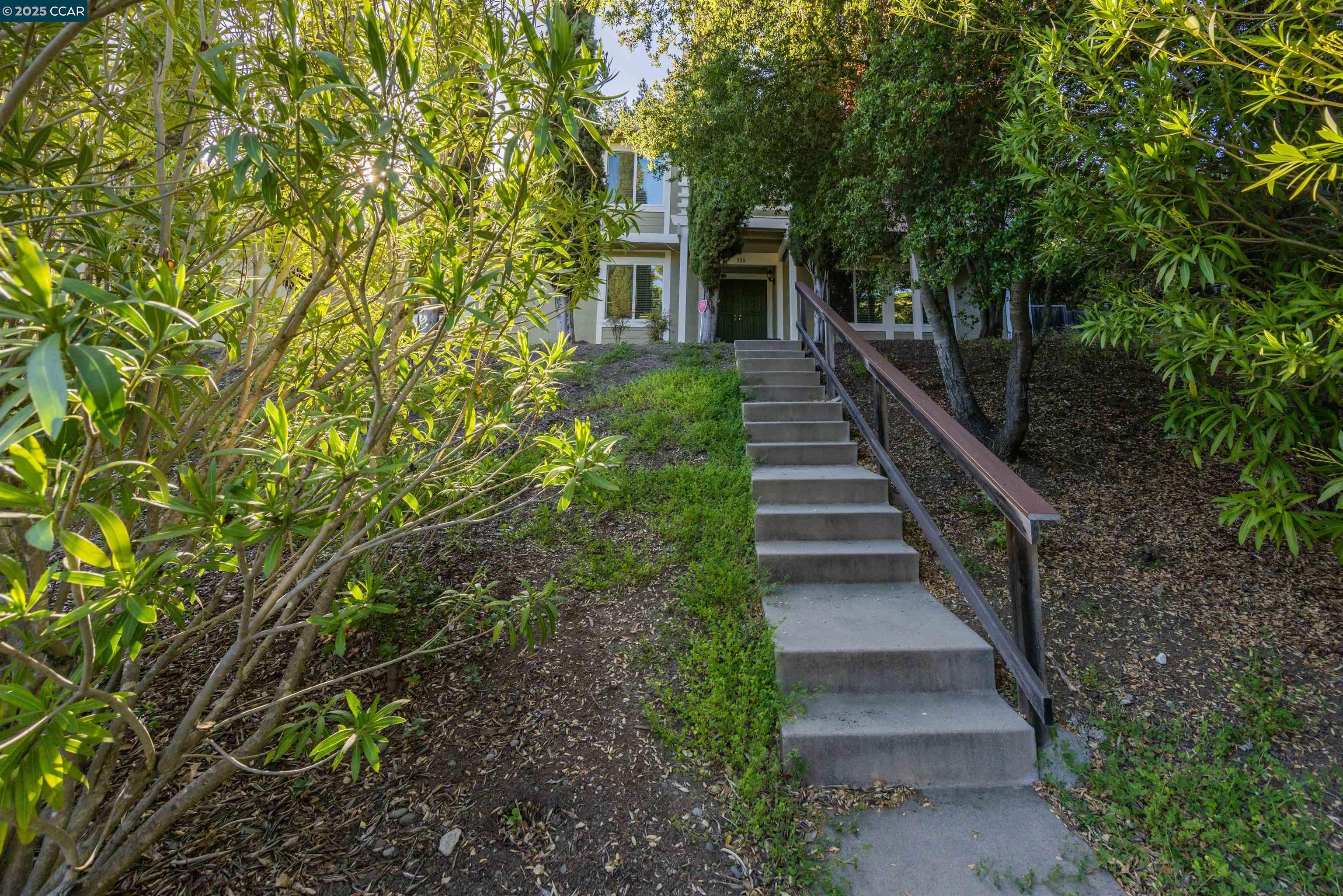 Detail Gallery Image 8 of 41 For 320 Miranda Ln, Alamo,  CA 94507 - 5 Beds | 3 Baths