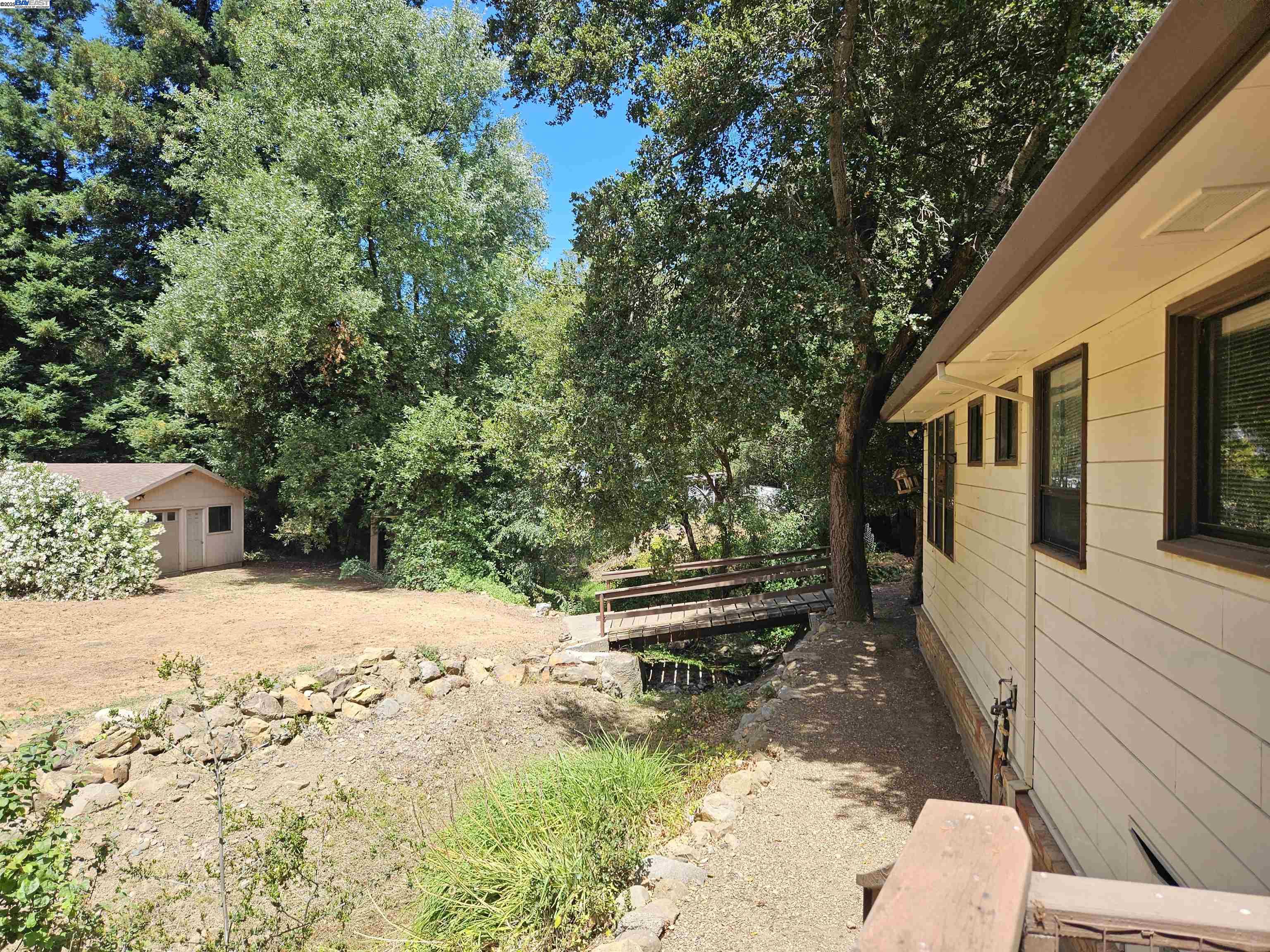 Detail Gallery Image 13 of 28 For 29625 Palomares Rd, Castro Valley,  CA 94552 - 4 Beds | 3/1 Baths
