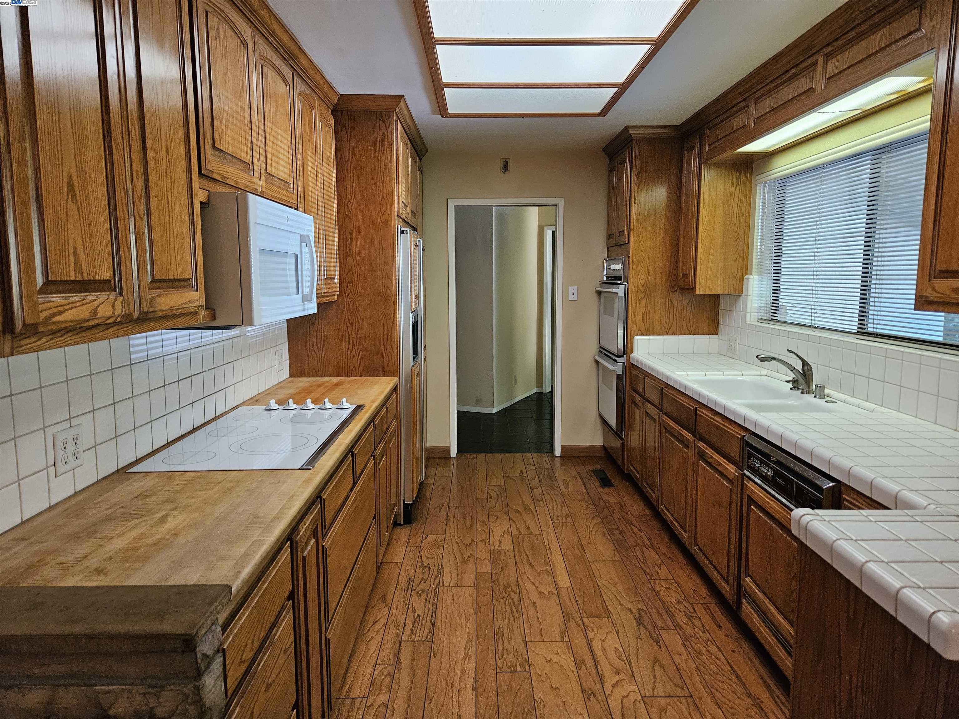 Detail Gallery Image 18 of 28 For 29625 Palomares Rd, Castro Valley,  CA 94552 - 4 Beds | 3/1 Baths