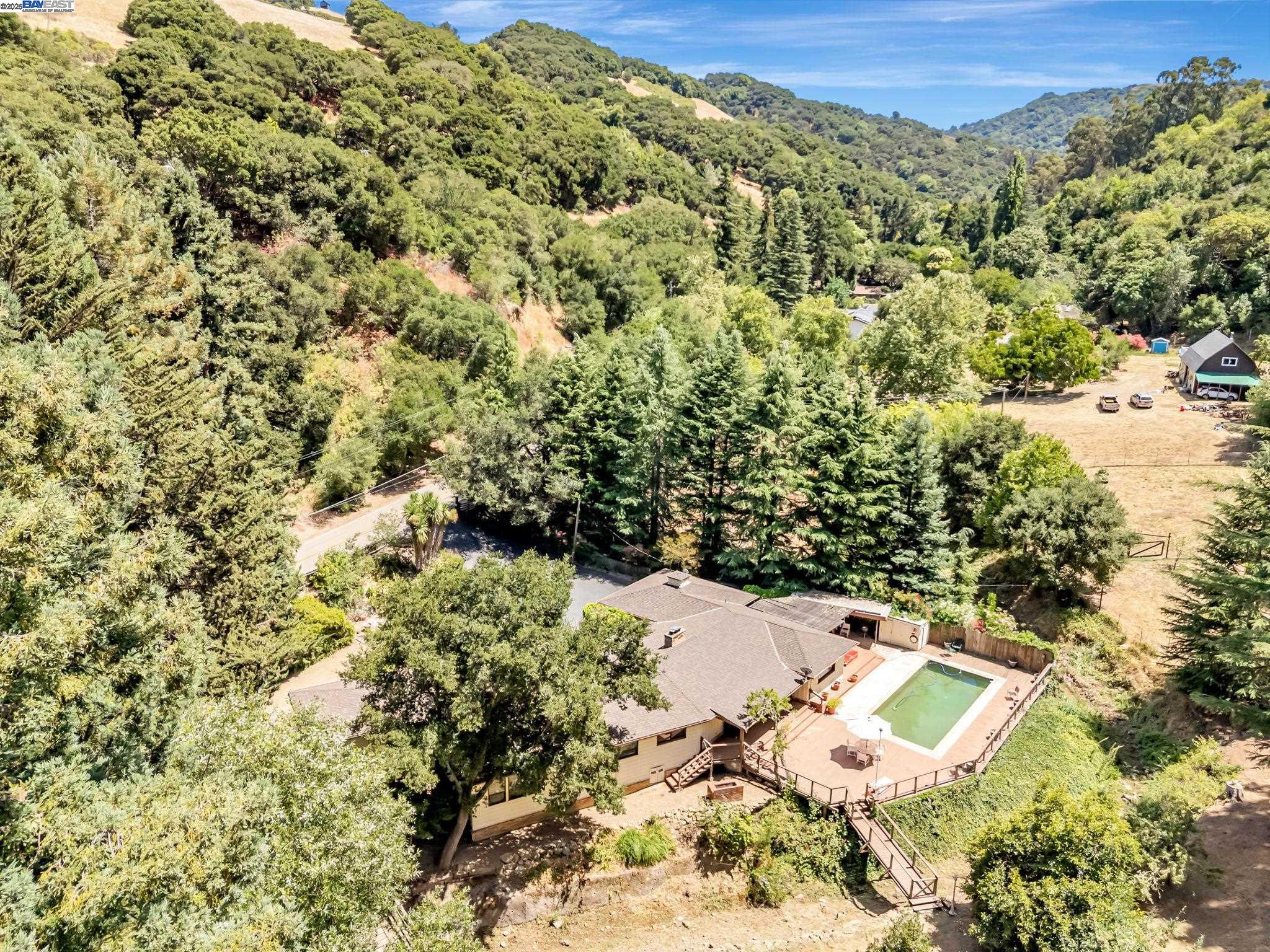 Detail Gallery Image 27 of 28 For 29625 Palomares Rd, Castro Valley,  CA 94552 - 4 Beds | 3/1 Baths