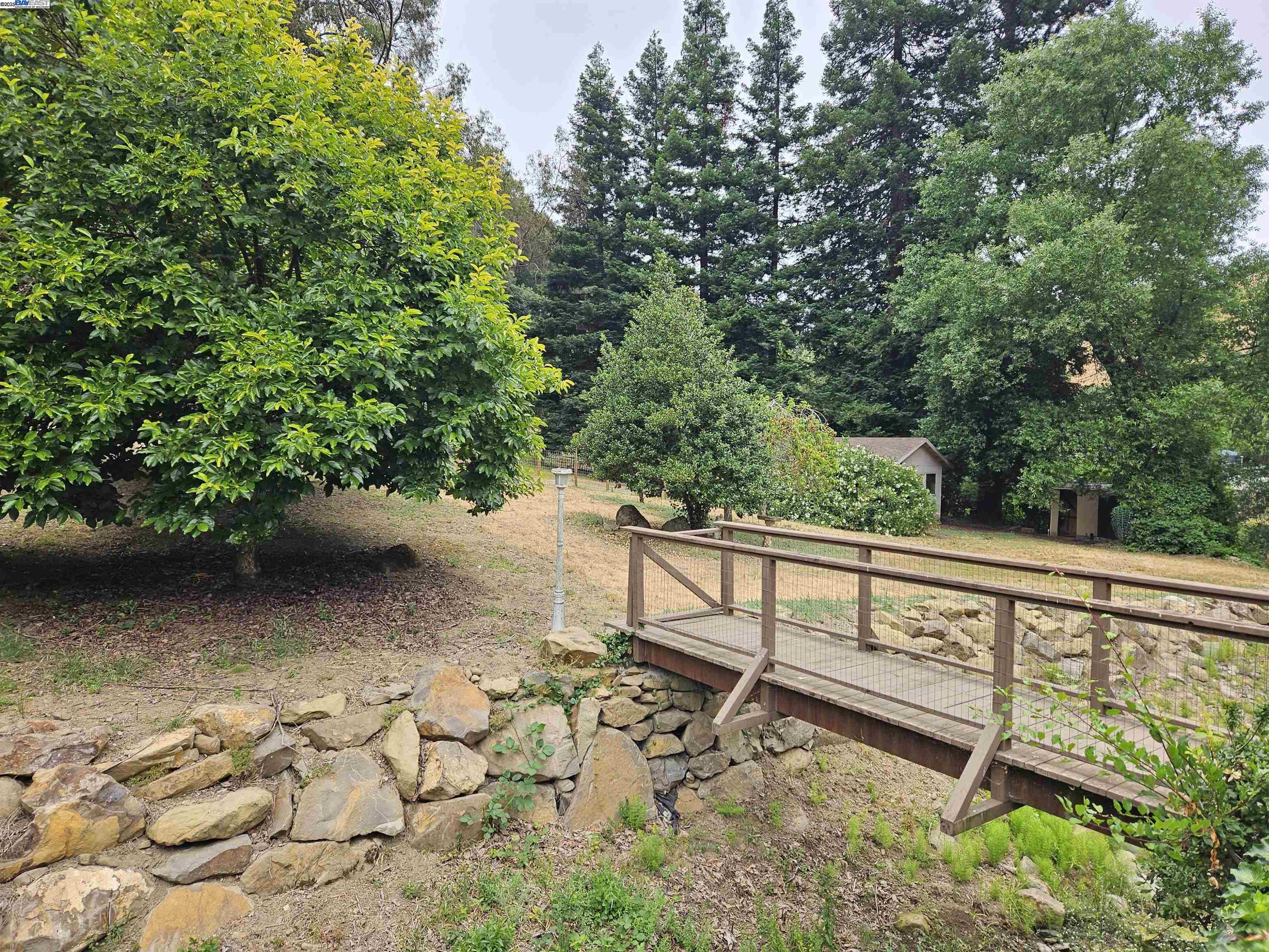 Detail Gallery Image 5 of 28 For 29625 Palomares Rd, Castro Valley,  CA 94552 - 4 Beds | 3/1 Baths
