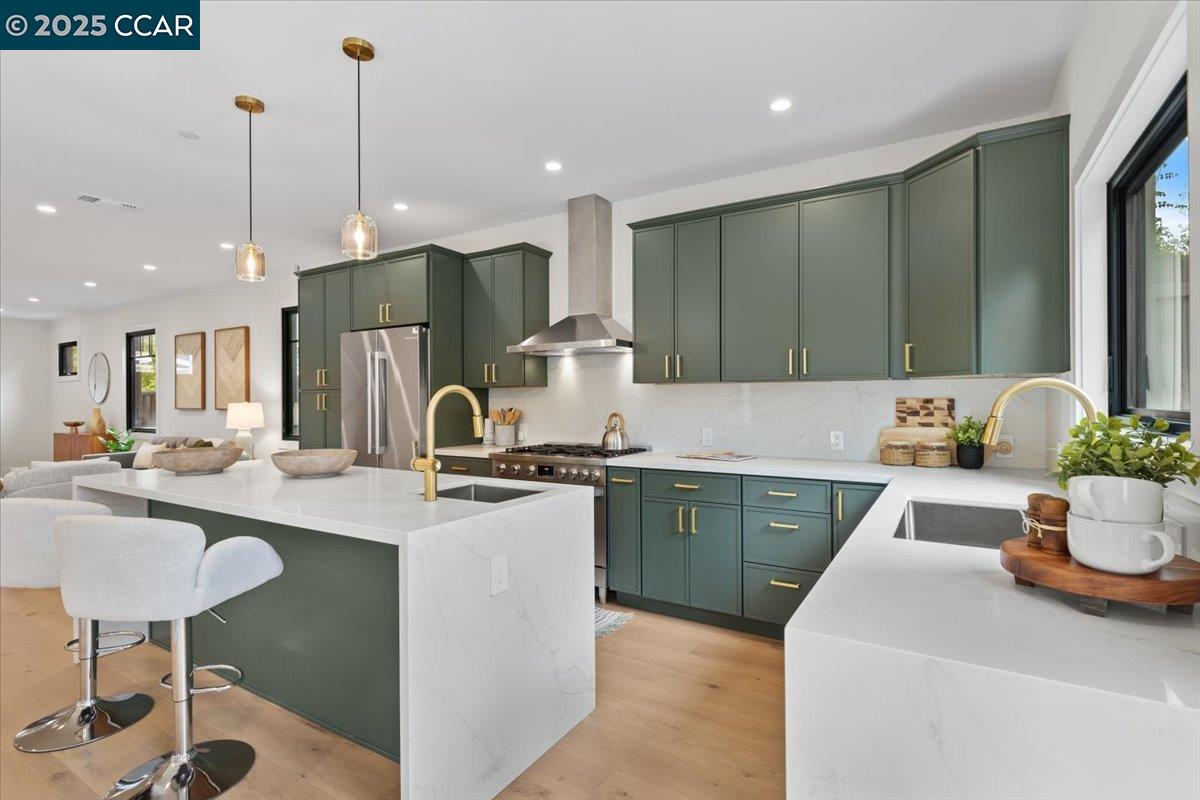 Detail Gallery Image 12 of 48 For 1045 Kains Ave, Albany,  CA 94706 - 5 Beds | 4/1 Baths