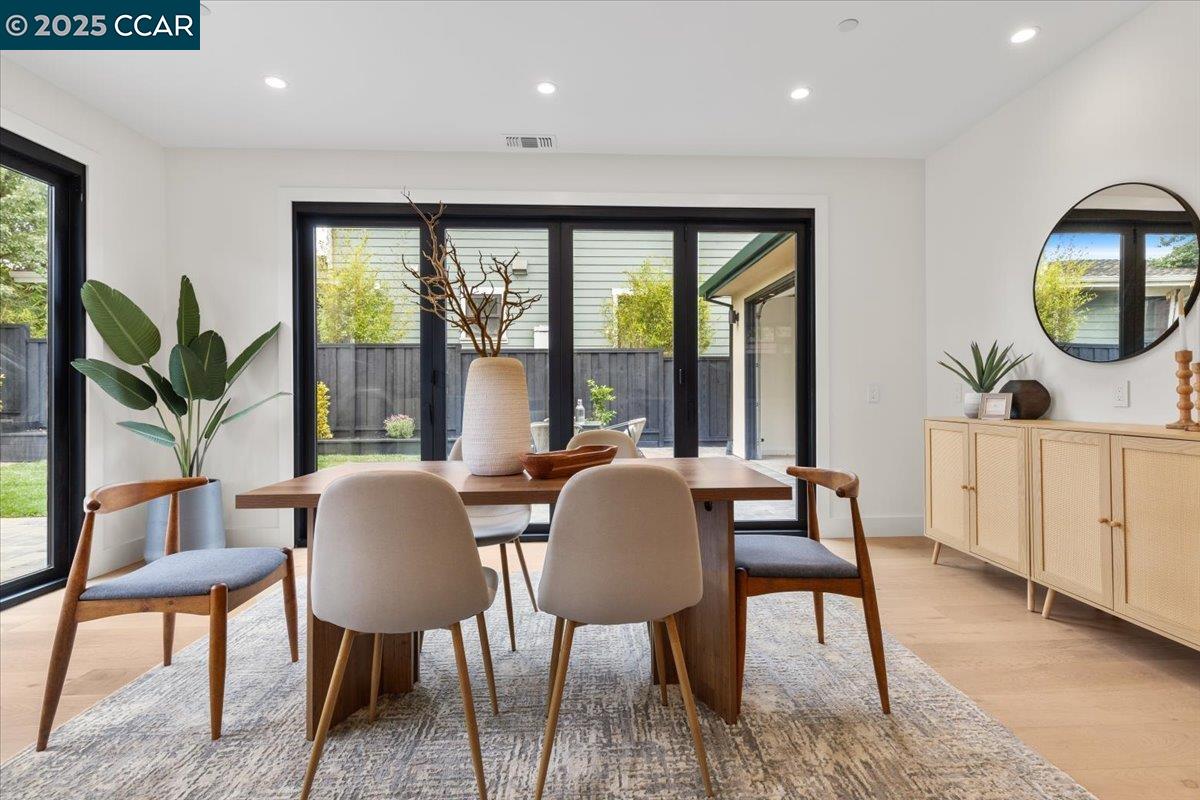 Detail Gallery Image 14 of 48 For 1045 Kains Ave, Albany,  CA 94706 - 5 Beds | 4/1 Baths