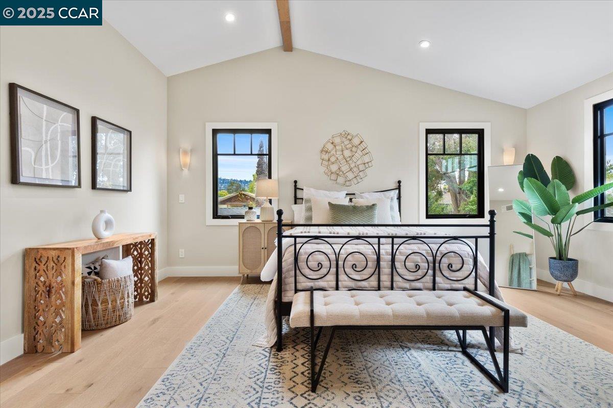 Detail Gallery Image 16 of 48 For 1045 Kains Ave, Albany,  CA 94706 - 5 Beds | 4/1 Baths