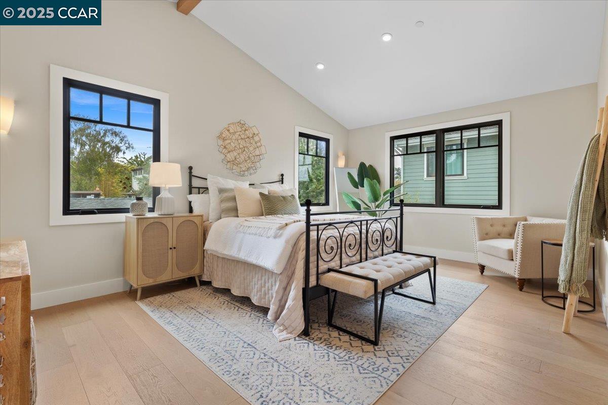 Detail Gallery Image 17 of 48 For 1045 Kains Ave, Albany,  CA 94706 - 5 Beds | 4/1 Baths