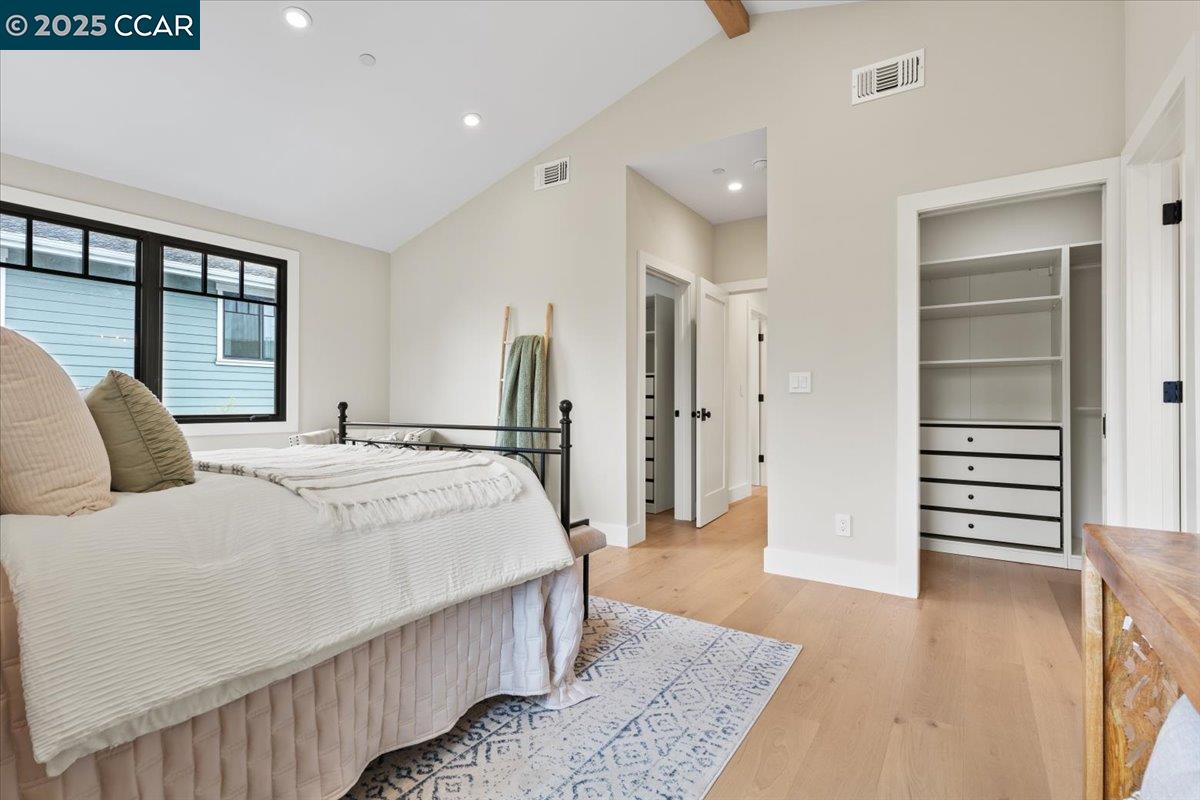 Detail Gallery Image 18 of 48 For 1045 Kains Ave, Albany,  CA 94706 - 5 Beds | 4/1 Baths