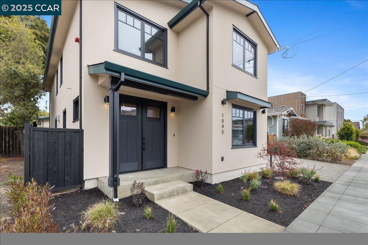 Detail Gallery Image 2 of 48 For 1045 Kains Ave, Albany,  CA 94706 - 5 Beds | 4/1 Baths