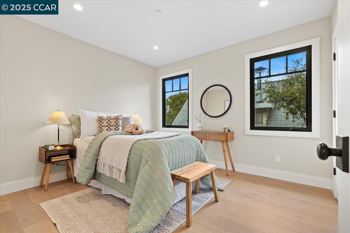 Detail Gallery Image 20 of 48 For 1045 Kains Ave, Albany,  CA 94706 - 5 Beds | 4/1 Baths