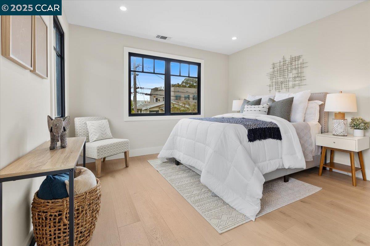 Detail Gallery Image 22 of 48 For 1045 Kains Ave, Albany,  CA 94706 - 5 Beds | 4/1 Baths