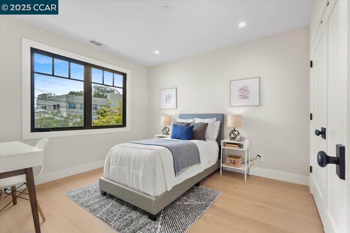 Detail Gallery Image 24 of 48 For 1045 Kains Ave, Albany,  CA 94706 - 5 Beds | 4/1 Baths