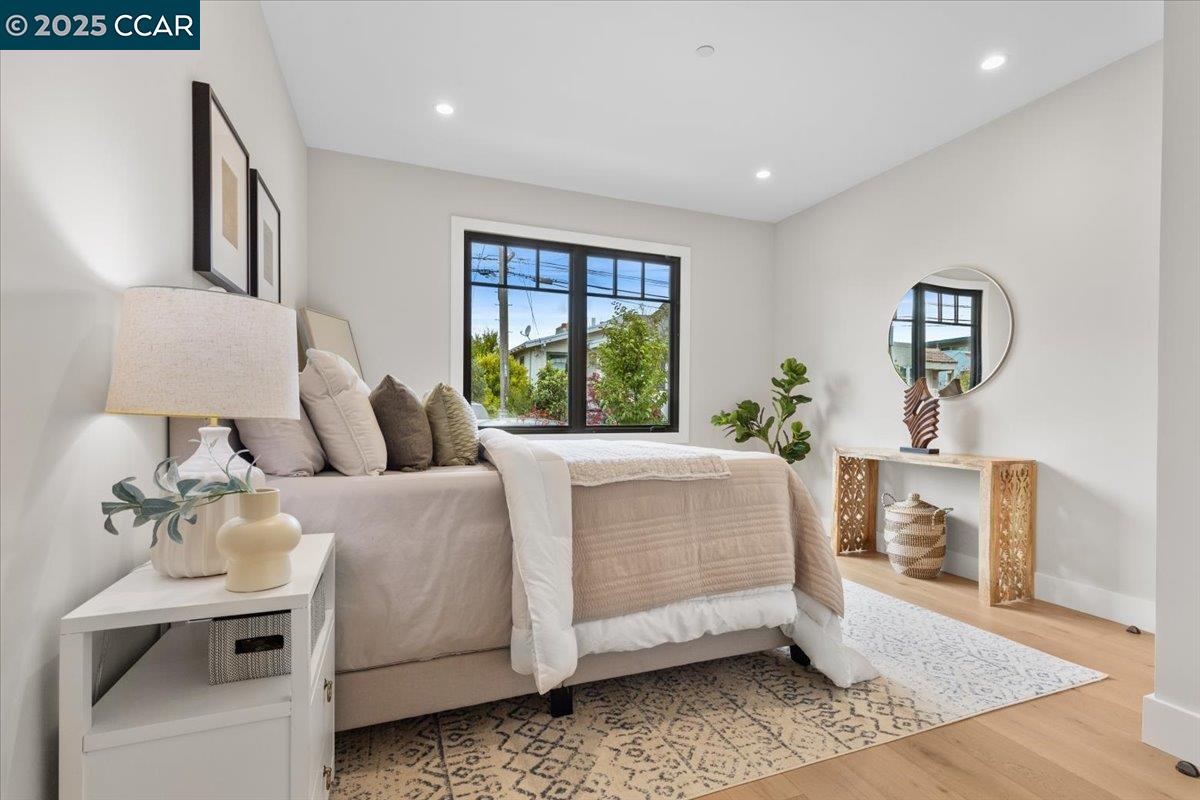 Detail Gallery Image 26 of 48 For 1045 Kains Ave, Albany,  CA 94706 - 5 Beds | 4/1 Baths