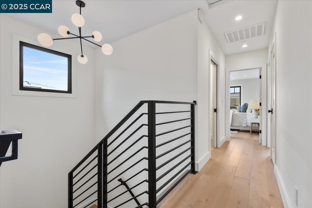 Detail Gallery Image 28 of 48 For 1045 Kains Ave, Albany,  CA 94706 - 5 Beds | 4/1 Baths