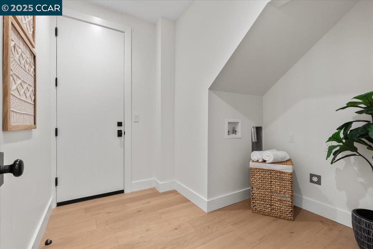 Detail Gallery Image 29 of 48 For 1045 Kains Ave, Albany,  CA 94706 - 5 Beds | 4/1 Baths