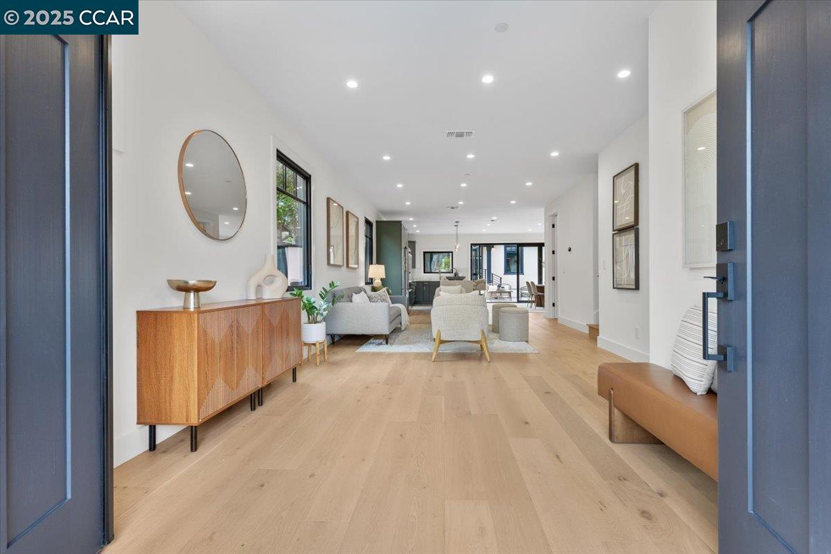 Detail Gallery Image 3 of 48 For 1045 Kains Ave, Albany,  CA 94706 - 5 Beds | 4/1 Baths