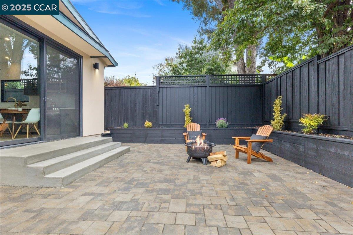 Detail Gallery Image 33 of 48 For 1045 Kains Ave, Albany,  CA 94706 - 5 Beds | 4/1 Baths