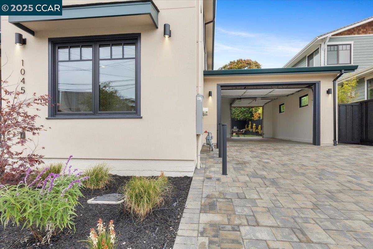 Detail Gallery Image 37 of 48 For 1045 Kains Ave, Albany,  CA 94706 - 5 Beds | 4/1 Baths