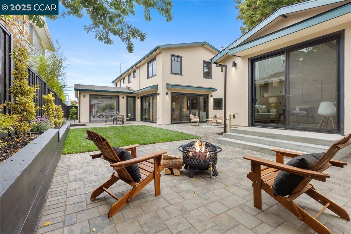 Detail Gallery Image 38 of 48 For 1045 Kains Ave, Albany,  CA 94706 - 5 Beds | 4/1 Baths