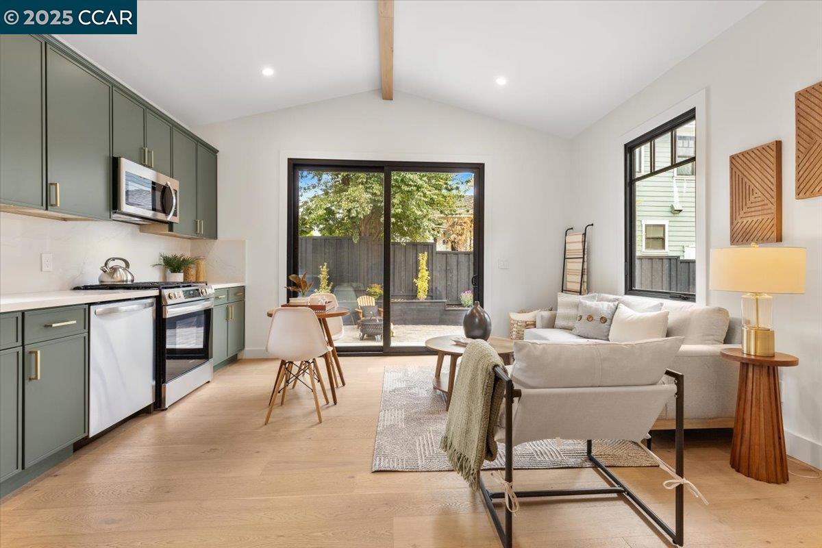 Detail Gallery Image 42 of 48 For 1045 Kains Ave, Albany,  CA 94706 - 5 Beds | 4/1 Baths