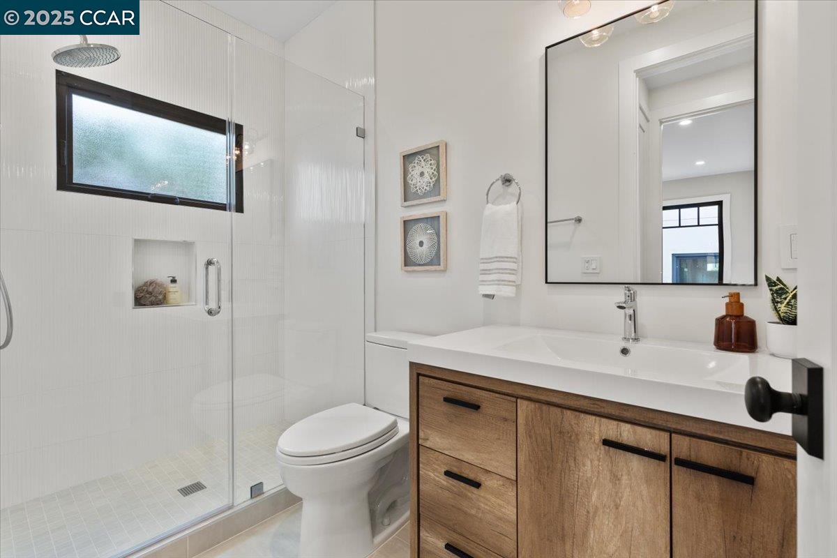 Detail Gallery Image 48 of 48 For 1045 Kains Ave, Albany,  CA 94706 - 5 Beds | 4/1 Baths