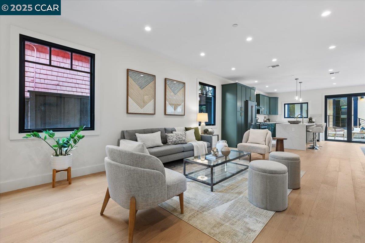 Detail Gallery Image 6 of 48 For 1045 Kains Ave, Albany,  CA 94706 - 5 Beds | 4/1 Baths