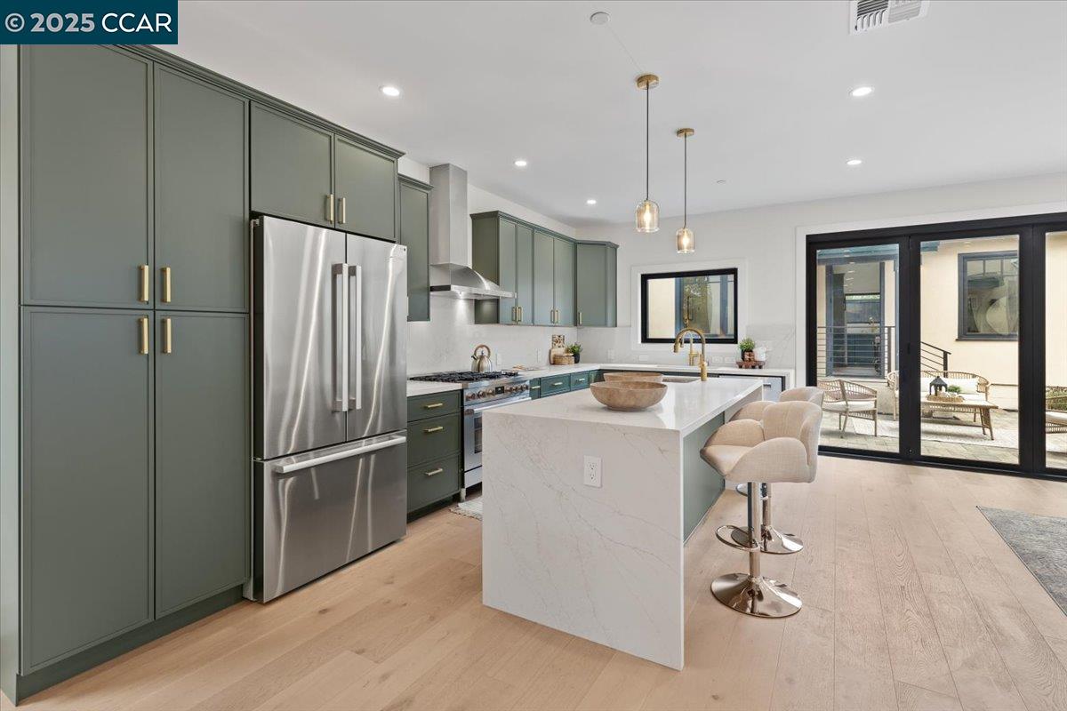 Detail Gallery Image 7 of 48 For 1045 Kains Ave, Albany,  CA 94706 - 5 Beds | 4/1 Baths