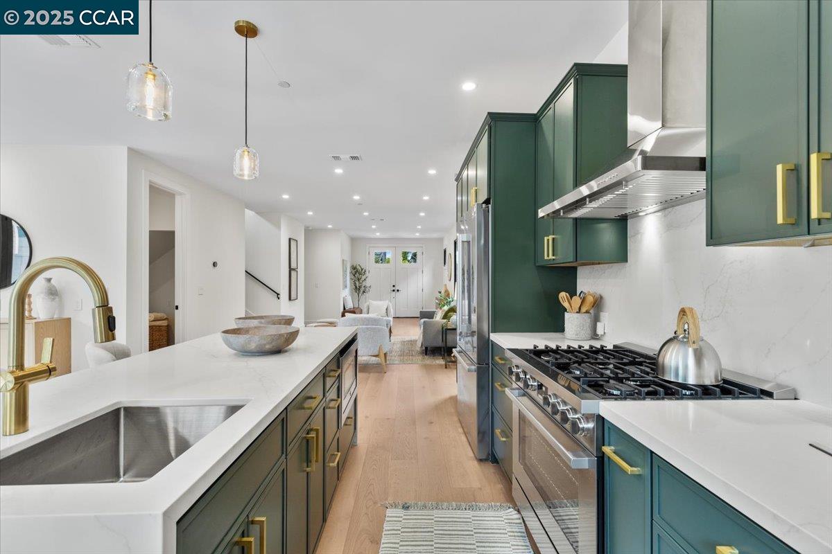 Detail Gallery Image 9 of 48 For 1045 Kains Ave, Albany,  CA 94706 - 5 Beds | 4/1 Baths