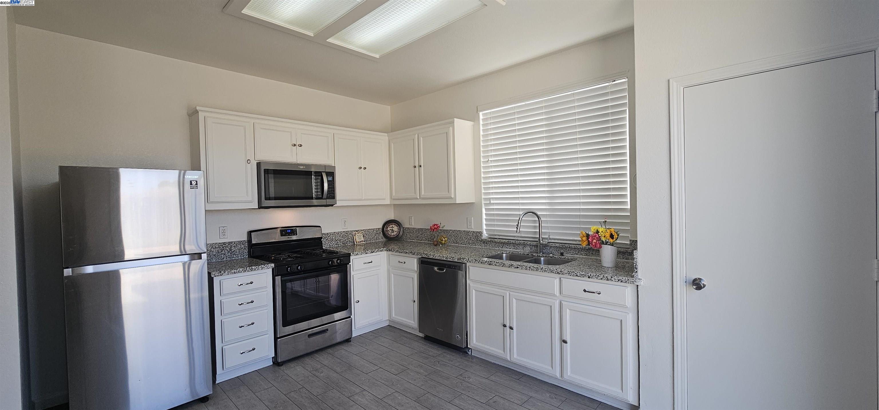 Detail Gallery Image 4 of 24 For 16712 Sheffield St, Delhi,  CA 95315 - 3 Beds | 2 Baths